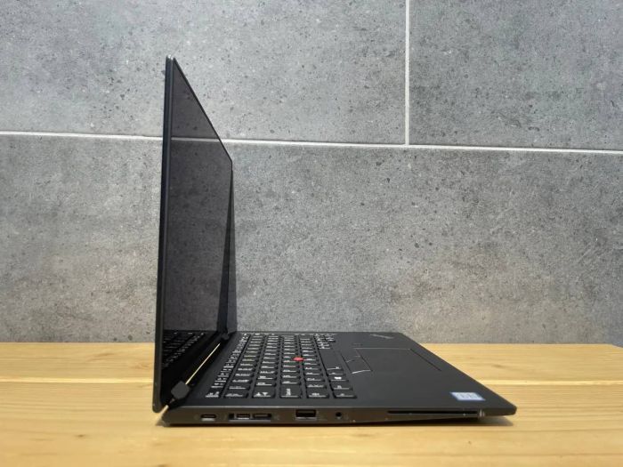 Сенсорний ноутбук Lenovo ThinkPad X390 Yoga/ i5-8265U/ 8Gb/ 256Gb/ 13"/ Full HD/ IPS/ Гарантія