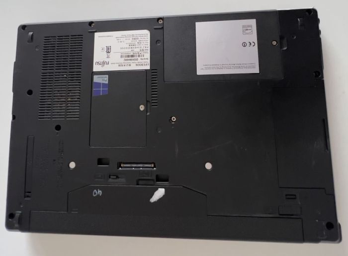 Ноутбук Fujitsu LIFEBOOK E546